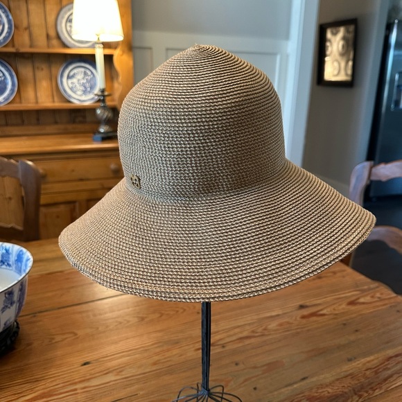 Eric Javits Tan Straw Sun Hat with Wide Brim - Picture 10 of 10